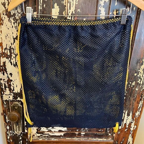 1986 Virginia Slims cigs promo drawstring beac bag. - Picture 2 of 4